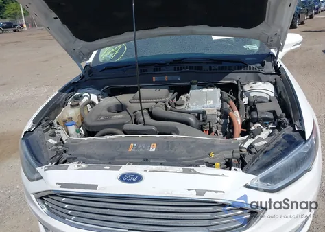 2017 Ford Fusion Hybrid Titanium из США, поврежденный, VIN 3FA6P0RU1HR139230